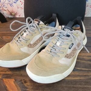 Vans Women's Tan and Cream Sneakers